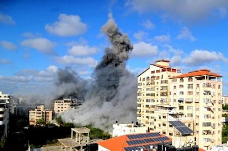 طيار بسلاح الجو الإسرائيلي: تدمير الأبراج في غزة كان طريقتنا للتنفيس عن حالة الإحباط مما يحدث لنا!